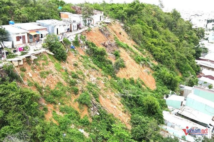 Núi Một thường xuyên xảy ra tình trạng sạt lở đất nghiêm trọng. Ảnh: Trần Hoàn