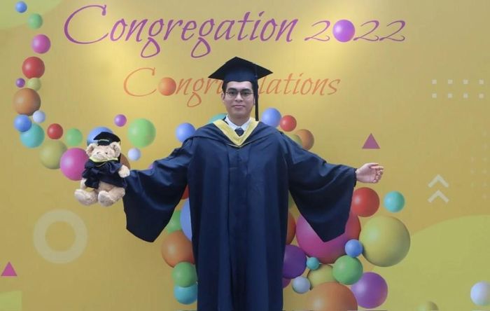 Nguyễn Đắc Hiếu trong ngày tốt nghiệp tại Trường Đại học Khoa học Kỹ thuật và Công nghệ Hồng Kông. Ảnh: CTV