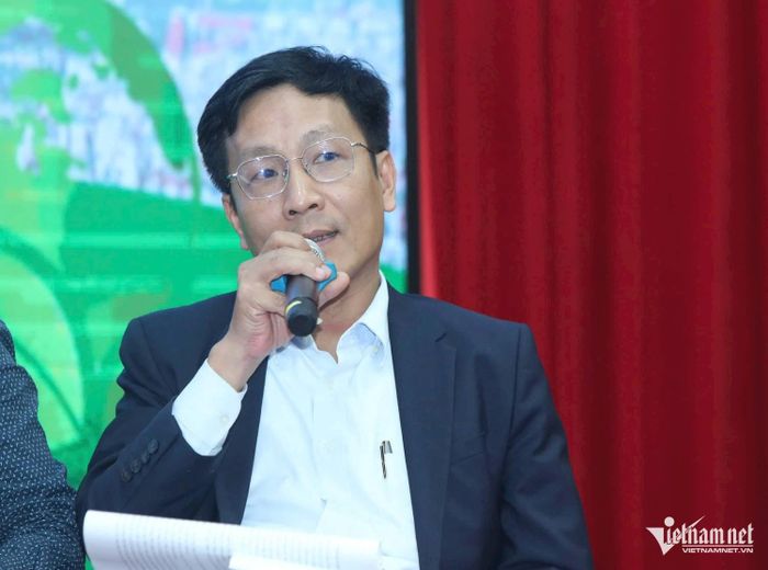 Kỹ sư Phạm Xuân Điệp cho rằng khó khăn lớn nhất không đơn thuần là tìm vị trí đặt trụ sạc, mà nằm ở hạ tầng giao thông tĩnh. Ảnh: Ngọc Tú