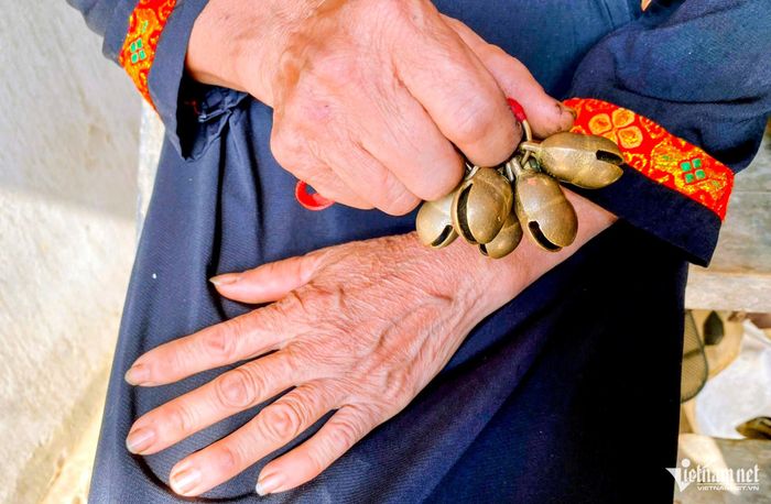 Chùm nhạc rung là nhạc cụ phụ trợ trong hát Then của người Tày, tạo âm thanh vui tai, góp phần làm phong phú nhịp điệu và tăng sức biểu cảm cho lời ca, tiếng đàn Tính.