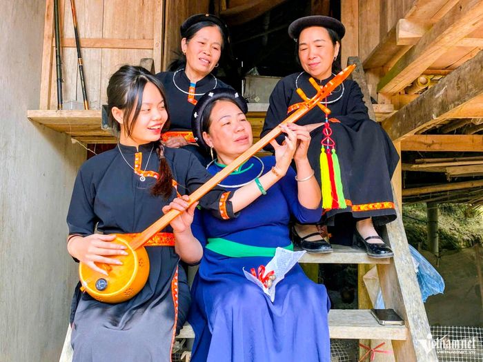 Với chị Đào Thị Thoa, mỗi câu Then không chỉ là lời ca mà còn là ký ức tuổi thơ và tình yêu dành cho văn hóa quê hương.