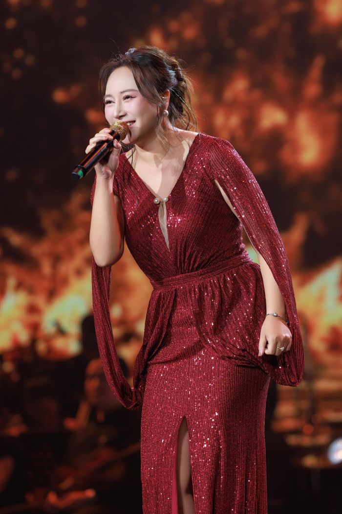 Ca sĩ Khánh Linh