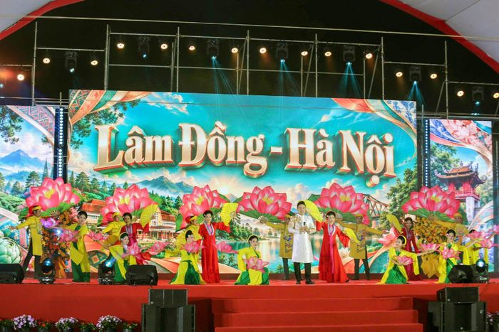 Chương trình văn nghệ trong lễ kỷ niệm