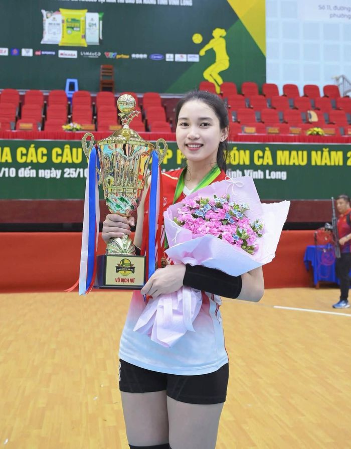 Nguyễn Thị Phương cũng là tay đập thi đấu nổi bật trong màu áo Binh chủng Thông tin.