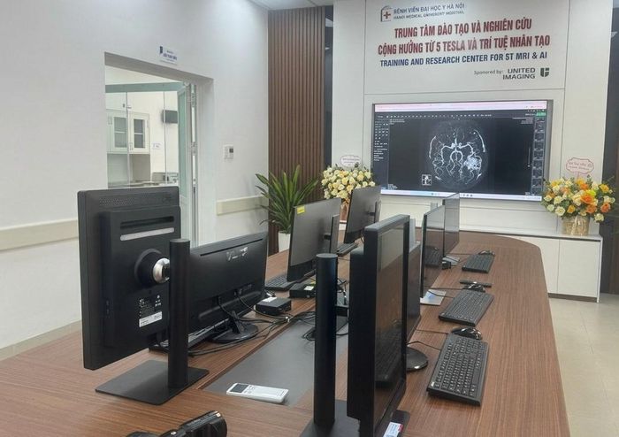 Máy kết nối hỗ trợ công tác đào tạo. Ảnh: P.Thúy.
