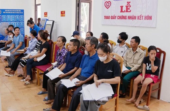 Nhờ khả năng liên thông với CSDL quốc gia về dân cư và các hệ thống của Bảo hiểm xã hội, hệ thống Cơ sở dữ liệu Hộ tịch điện tử đang giúp giảm bớt các thủ tục hành chính mà người dân phải thực hiện.