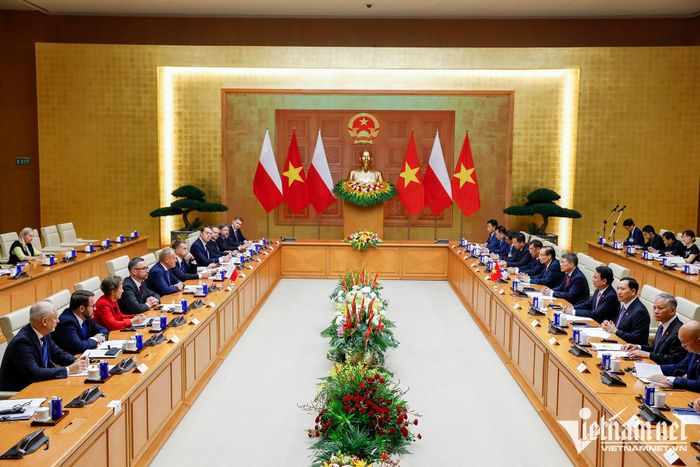 Hai bên hoan nghênh những nỗ lực thúc đẩy hợp tác giữa các địa phương hai nước, qua đó góp phần tăng cường giao lưu, hiểu biết và gắn kết giữa nhân dân Việt Nam và Ba Lan