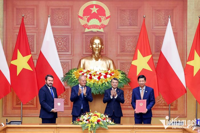 Hai Thủ tướng chứng kiến trao thỏa thuận hợp tác trong lĩnh vực giáo dục và du lịch