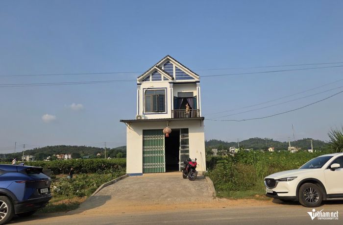 Ngôi nhà nhóm người thuê bị lực lượng công an phong tỏa. Ảnh: Lê Dương