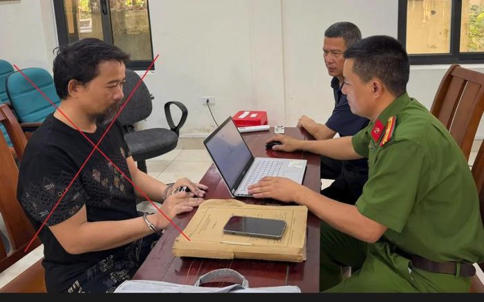 Cơ quan điều tra làm việc với Lò Văn Lập sau khi bị bắt giữ. Ảnh: CACC
