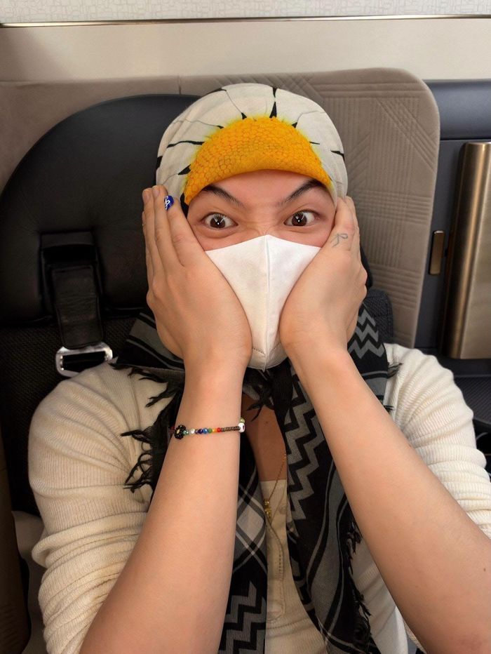 G-Dragon gây thích thú với biểu cảm nhăn mặt tinh nghịch. Ảnh: Weverse.