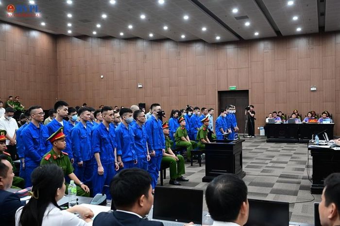  Các bị cáo tại phiên tòa. 