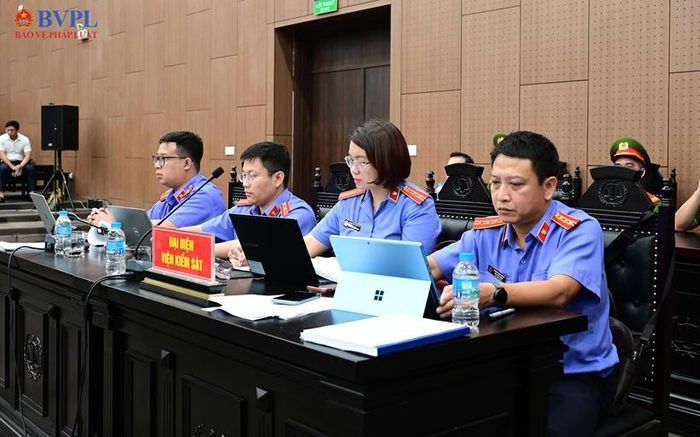  Đại diện Viện kiểm sát tại phiên tòa.