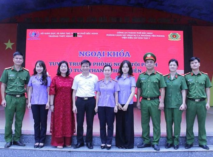  Các đại biểu tham dự buổi tuyên truyền.
