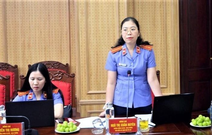 Đồng chí Ngô Thị Xuân Huyên, Trưởng phòng Thi đua Khen thưởng phát biểu tại buổi làm việc.