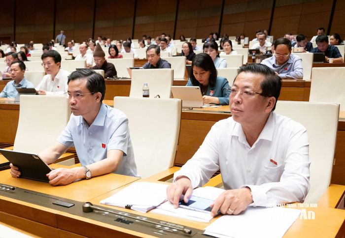 Các đại biểu tham dự phiên họp. Ảnh: V.C