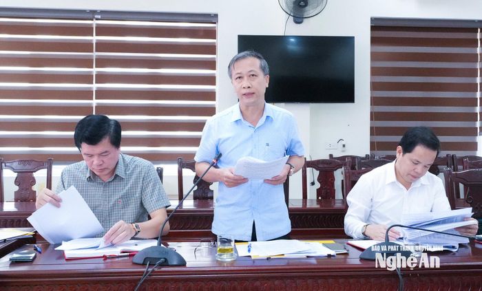 Phó Chủ tịch Ủy ban MTTQ Việt Nam tỉnh Nguyễn Đức Thành báo cáo dự kiến Chương trình Tuần lễ Văn hóa - Đại đoàn kết năm 2026. Ảnh: Mai Hoa 