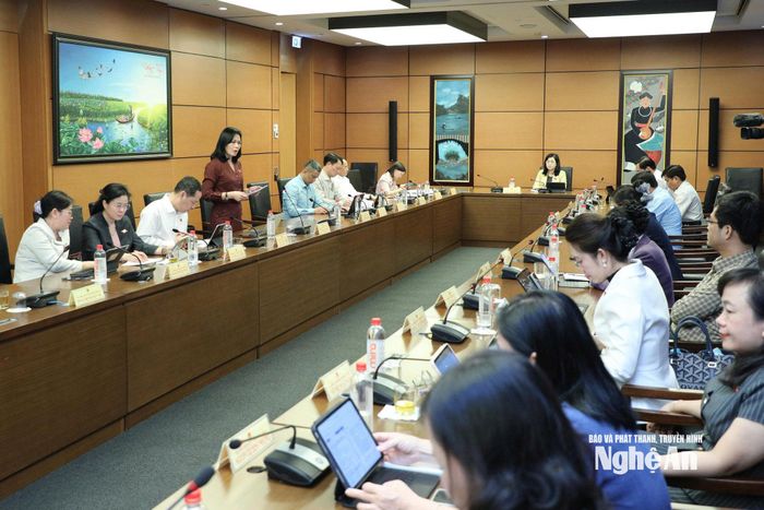 Đại biểu Vũ Thị Lan Anh phát biểu thảo luận.