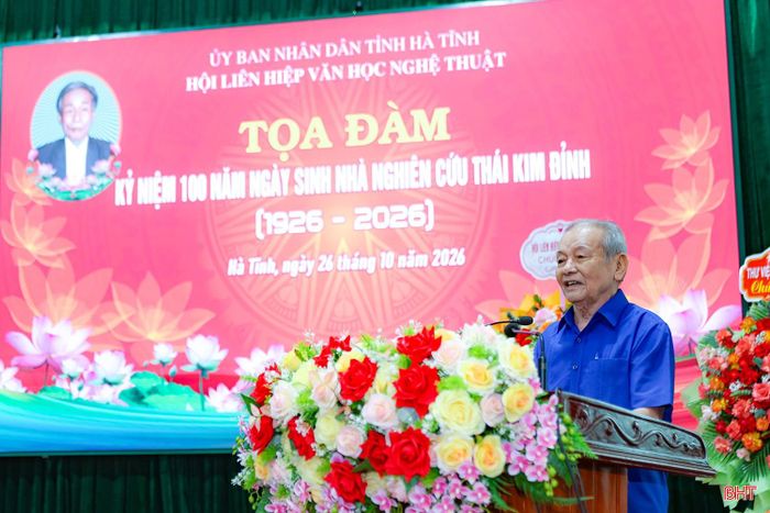  Nhà nghiên cứu Lê Văn Tùng bày tỏ lòng ngưỡng mộ sâu sắc đối với nhân cách, sự nghiệp sáng tác đồ sộ của nhà nghiên cứu Thái Kim Đỉnh. 
