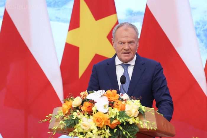 Thủ tướng Ba Lan Donald Tusk phát biểu tại họp báo - Ảnh: chinhphu.vn/Nhật Bắc