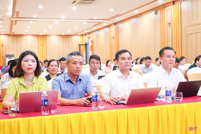 Các đại biểu tham dự khoá đào tạo