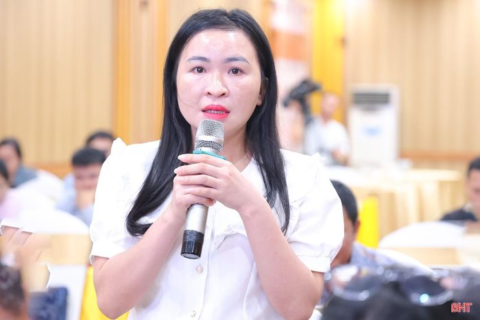 Các học viên tham dự khoá đào tạo trao đổi những khó khăn, vướng mắc trong quá trình thực hiện quản lý chất lượng theo TCVN ISO 9001:2015