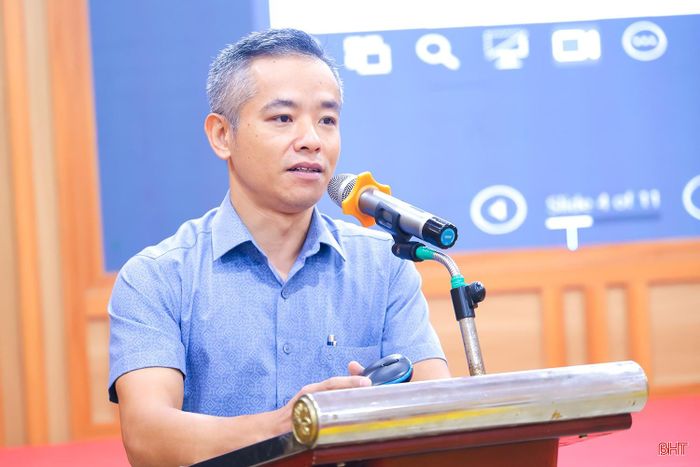 Ông Vũ Anh Tuấn, chuyên gia đến từ Công ty Cổ phần Chứng nhận WCERT (Hà Nội) trình bày các nội dung tại khoá đào tạo.