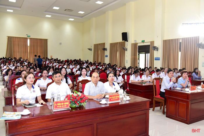 Đại biểu dự Ngày hội tư vấn hướng nghiệp, giới thiệu việc làm năm 2026.