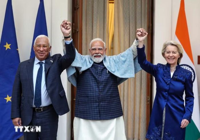 Thủ tướng Ấn Độ Narendra Modi, Chủ tịch Ủy ban châu Âu Ursula von der Leyen và Chủ tịch Hội đồng châu Âu Antonio Costa tại cuộc gặp ở New Delhi, ngày 27/1/2026. (Nguồn: ANI/TTXVN)