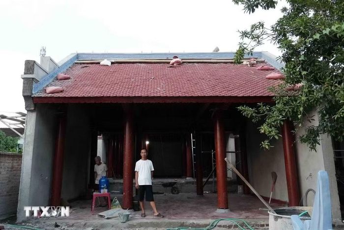 Một ngôi nhà thờ bằng gỗ do cơ sở của ông Nguyễn Văn Minh thực hiện. (Ảnh: Hữu Quyết/TTXVN)