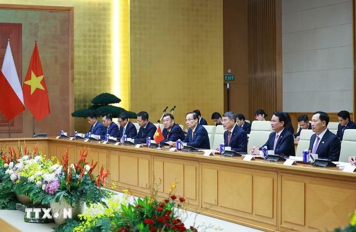 Thủ tướng Lê Minh Hưng phát biểu tại cuộc hội đàm với Thủ tướng Cộng hòa Ba Lan Donald Tusk. (Ảnh: Dương Giang/TTXVN)