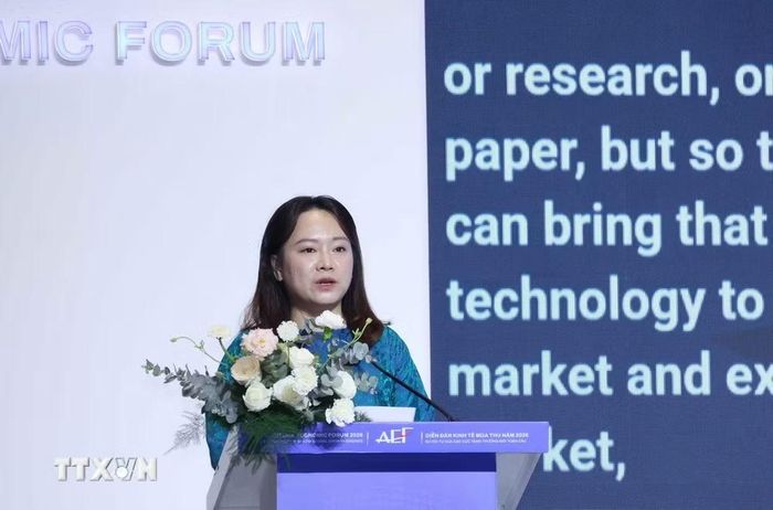 Bà Bùi Thanh Hằng, Giám đốc Trung tâm Đổi mới sáng tạo Mở (Soihub), Trưởng Ban tổ chức Open Innovation Day 2026, phát biểu tại chương trình. (Ảnh: Thu Hoài/TTXVN)