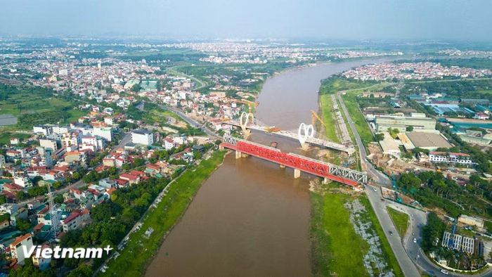  Trong bối cảnh đất nước phấn đấu tăng trưởng “hai con số,” việc sửa đổi Luật Đất đai để khơi thông nguồn lực đất đai là yêu cầu cấp thiết. (Ảnh: Hoài Nam/Vietnam+) 