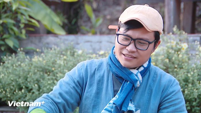 Anh Nguyễn Thành Kiên - chủ của Tiệm trà “Kiên nông dân”. (Ảnh: Hằng Trần/Vietnam+)