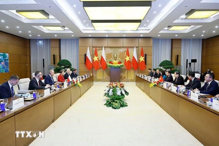 Chủ tịch Quốc hội Trần Thanh Mẫn hội kiến Thủ tướng Ba Lan Donald Tusk. (Ảnh: Doãn Tấn/TTXVN)