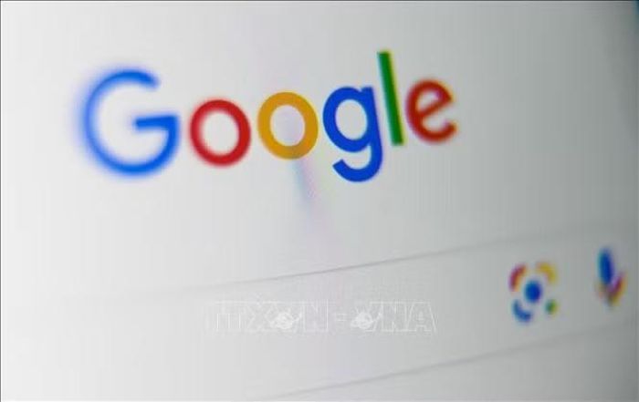 Biểu tượng Google trên màn hình máy tính bảng. Ảnh minh họa: AFP/TTXVN