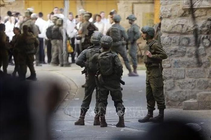 Lực lượng an ninh Israel tuần tra tại Hebron, Bờ Tây. Ảnh: THX/TTXVN phát
