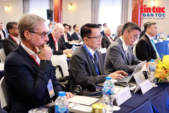 Các đại biểu, chuyên gia trong và ngoài nước tham dự tại hội nghị.