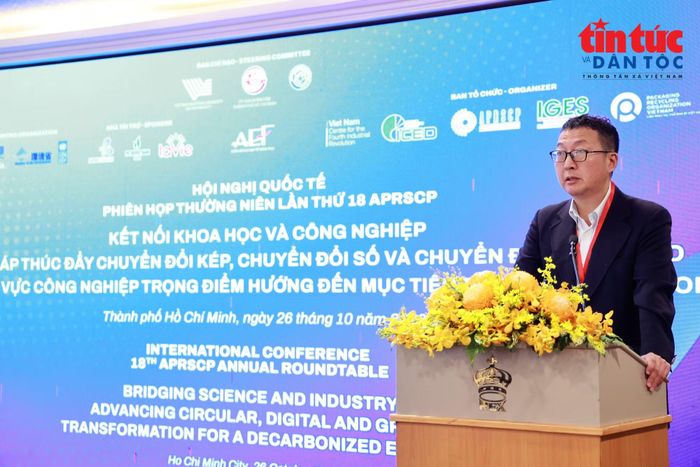 Tiến sĩ Yasuhiko Hotta, Chủ tịch APRSCP, phát biểu tại hội nghị.