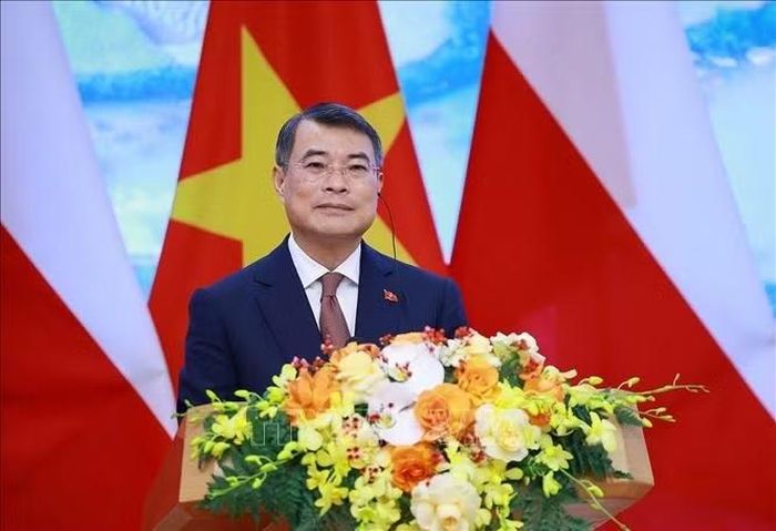 Thủ tướng Lê Minh Hưng phát biểu tại gặp gỡ báo chí hai nước. Ảnh: Dương Giang/TTXVN