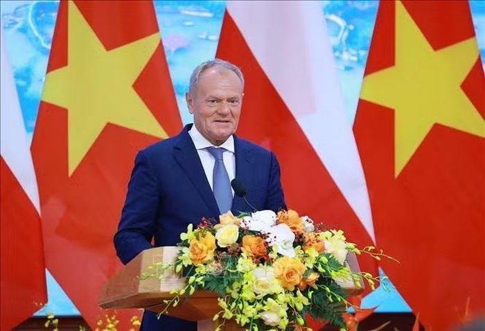 Thủ tướng Cộng hòa Ba Lan Donald Tusk phát biểu tại buổi gặp gỡ báo chí hai nước. Ảnh: Dương Giang/TTXVN