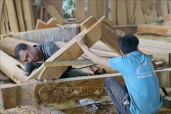 Những bộ phận của nhà thờ gỗ được chế tác riêng, bảo đảm sự ăn khớp khi lắp dựng.