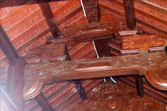 Các chi tiết gỗ được chạm khắc tỉ mỉ tại một công trình nhà thờ do cơ sở của ông Nguyễn Văn Minh thực hiện.
