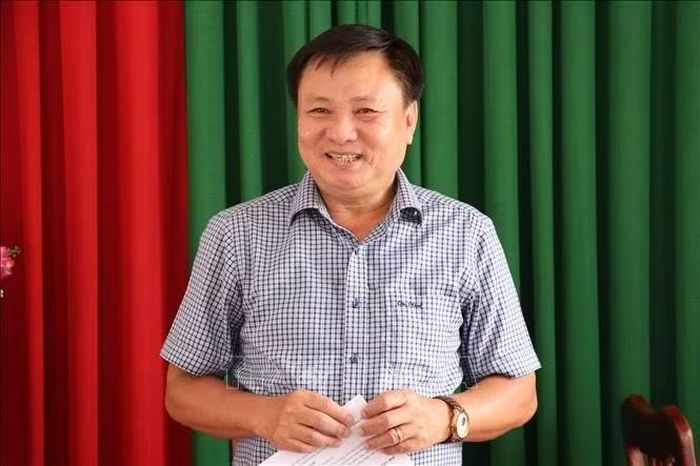 Ông Nguyễn Văn Nhỏ, Bí thư Chi bộ ấp Phước Hiệp (xã Long Hải, TP Hồ Chí Minh) là tấm gương tiêu biểu về tinh thần "nói đi đôi với làm".