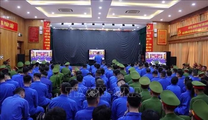 Xét xử vụ án Mr Pips và 187 đồng phạm tại điểm cầu hội trường Trại tạm giam số 1 (Công an Hà Nội). Ảnh: Văn Điệp/TTXVN