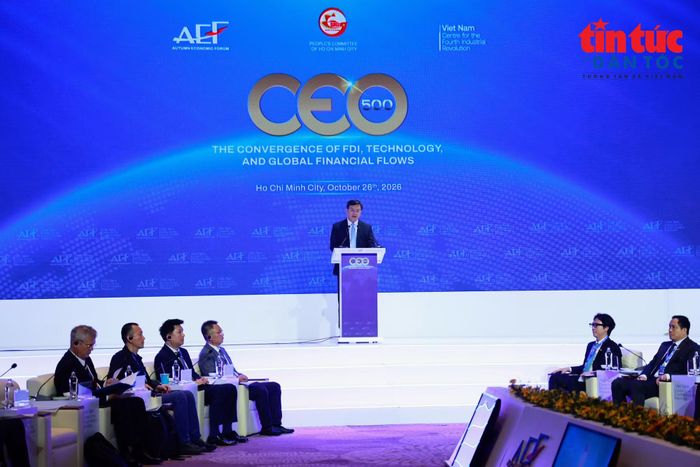 Ông Nguyễn Công Vinh, Phó Chủ tịch UBND TP Hồ Chí Minh, phát biểu khai mạc chương trình CEO500 chiều 26/10.