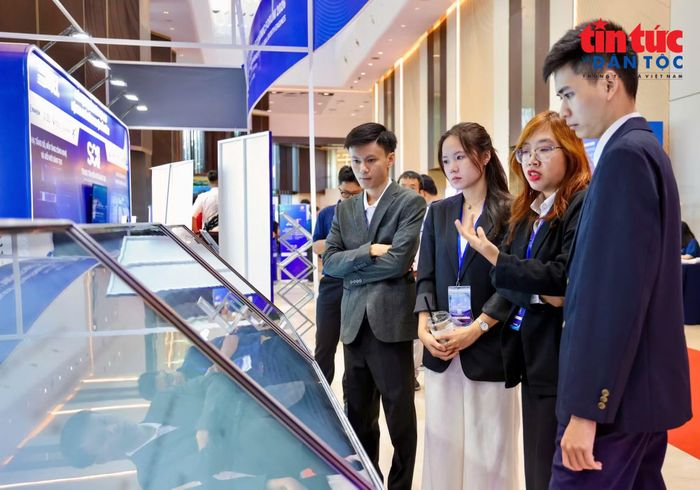 Đại biểu kết nối, tìm kiếm cơ hội hợp tác tại Tiệc trà CEO500 ở TP Hồ Chí Minh.
