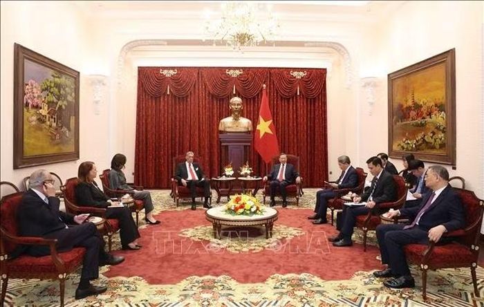Tổng Bí thư, Chủ tịch nước Tô Lâm tiếp đồng chí Miguel Mejia, Tổng Bí thư Đảng Phong trào Cánh tả Thống nhất (MIU), Bộ trưởng Bộ Chính sách Hội nhập Khu vực của Cộng hòa Dominicana. Ảnh: Thống Nhất/TTXVN