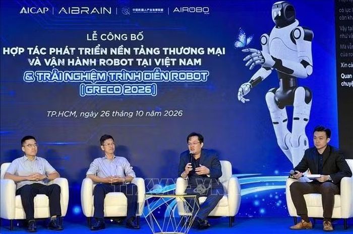 Đại diện các đơn vị tham gia phiên tọa đàm phát triển nền tảng thương mại và vận hành robot tại Việt Nam ở trong khuôn khổ sự kiện.