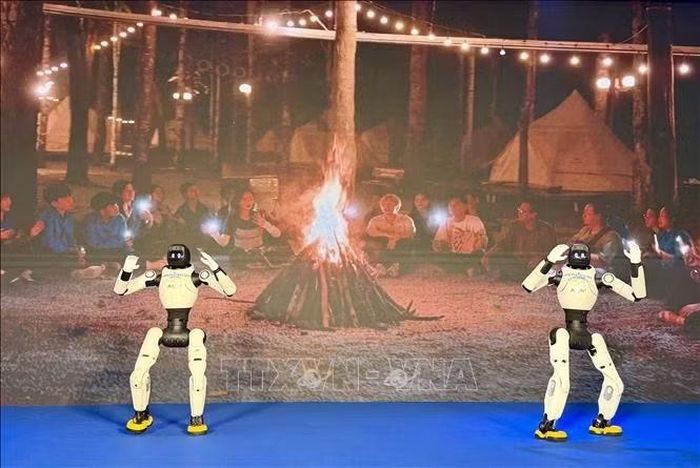 Trình diễn công nghệ robot trong khuôn khổ sự kiện.